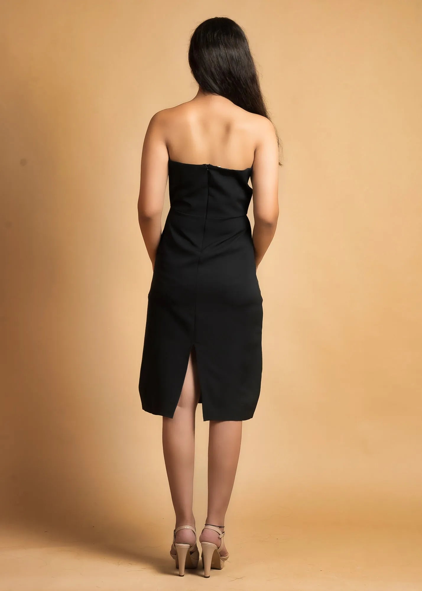 ELEGANCE MEETS STYLE PREMIUM CREPE BODYCON DRESS - Bulks